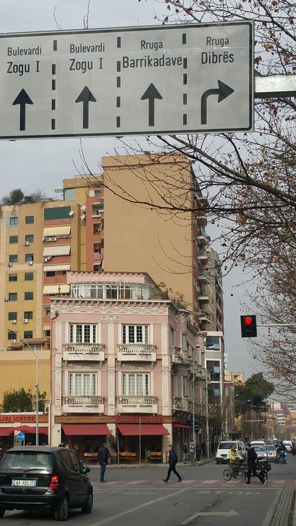 Villa Center Tiranë Luaran gambar